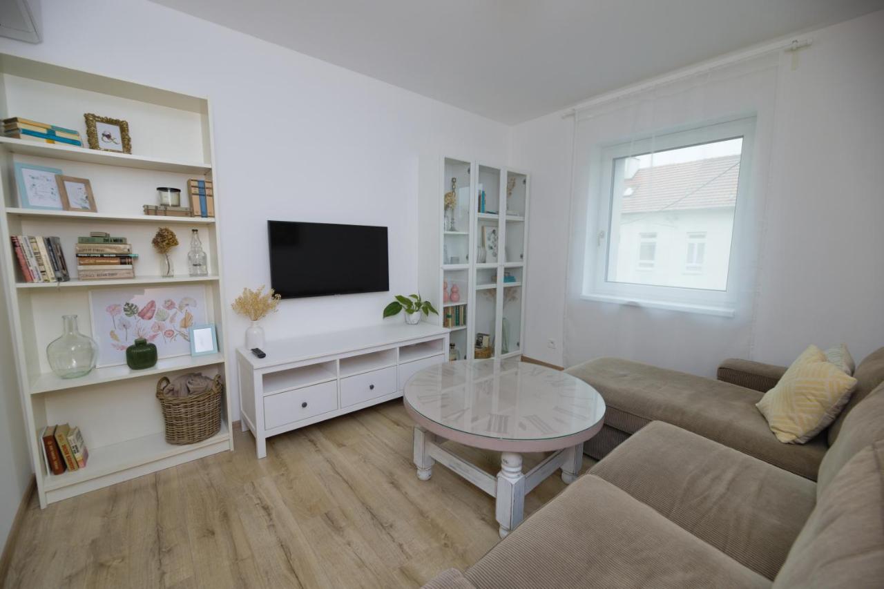 Central Apartment - Folk District Bratislava Exterior photo